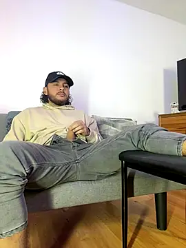 tuyo1995 online show from November 23, 2025, 11:15 pm