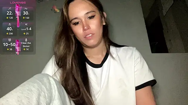 Snapshot of MeganTheRarest chatting on June 18, 2026, 3:27 pm MeganTheRarest online show from June 18, 2026, 3:27 pm