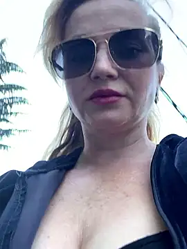 Lady  Maria online show from October 2, 2025, 12:45 pm