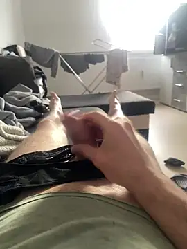 oroszlanw online show from February 26, 2025, 3:19 pm