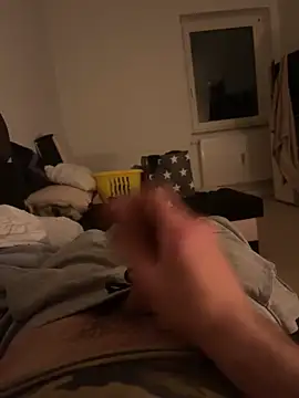 oroszlanw online show from March 12, 2025, 9:03 pm