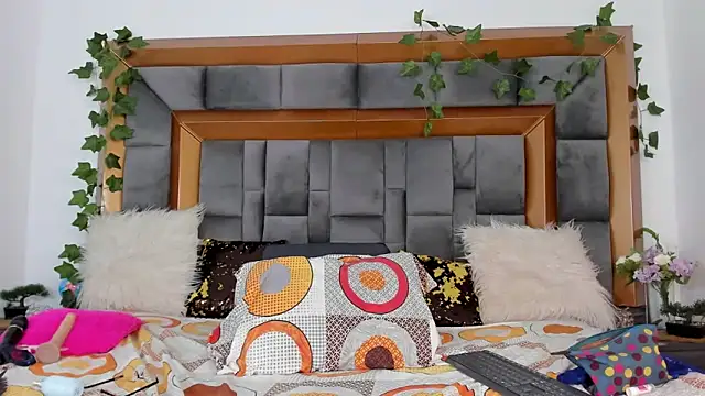 BellaKarla online show from March 4, 2025, 11:11 pm