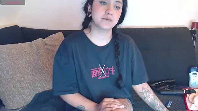 Snapshot of AbsentaVert chatting on October 6, 2025, 9:23 pm AbsentaVert online show from October 6, 2025, 9:23 pm