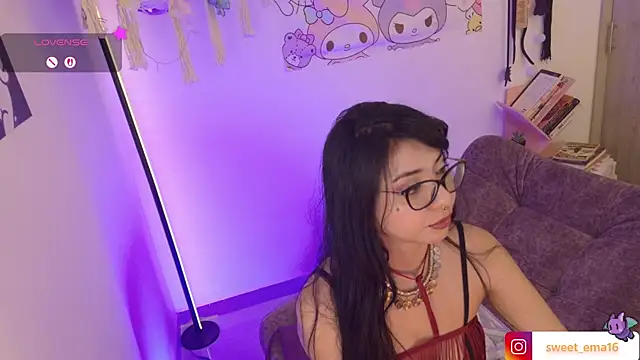 Snapshot of Loving_Ema_1 chatting on April 23, 2026, 6:32 pm Loving Ema 1 online show from April 23, 2026, 6:32 pm