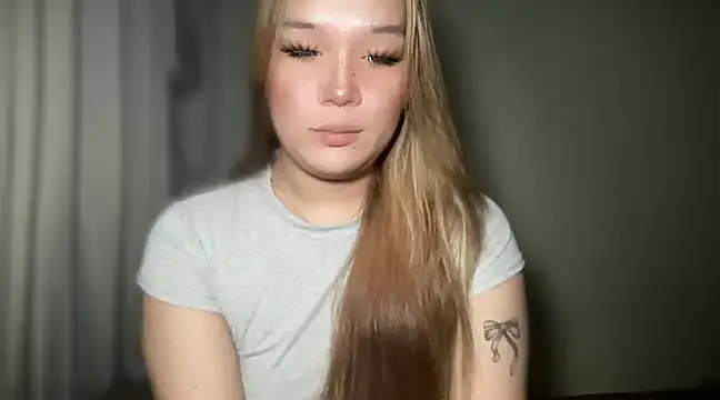 Snapshot of MissCataleyaxxx chatting on December 24, 2024, 2:21 am MissCataleyaxxx online show from December 24, 2024, 2:21 am