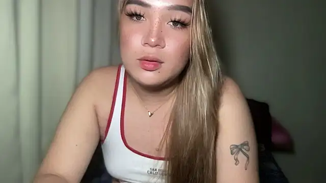 Snapshot of MissCataleyaxxx chatting on February 19, 2025, 12:03 am MissCataleyaxxx online show from February 19, 2025, 12:03 am