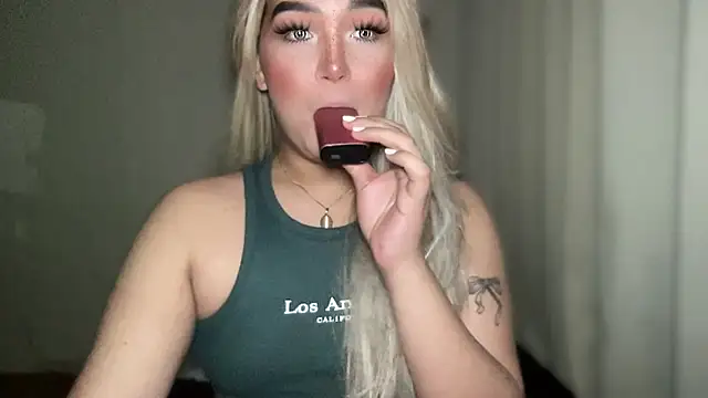 Snapshot of MissCataleyaxxx chatting on March 13, 2025, 1:21 am MissCataleyaxxx online show from March 13, 2025, 1:21 am