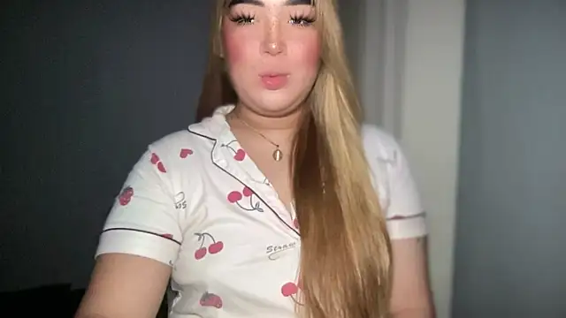 Snapshot of MissCataleyaxxx chatting on October 15, 2025, 1:17 am MissCataleyaxxx online show from October 15, 2025, 1:17 am