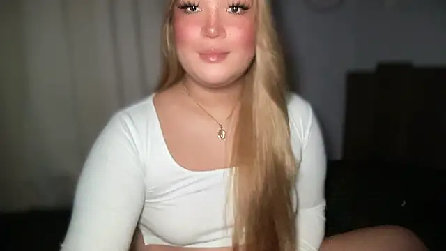 Snapshot of MissCataleyaxxx chatting on October 17, 2025, 1:42 am MissCataleyaxxx online show from October 17, 2025, 1:42 am