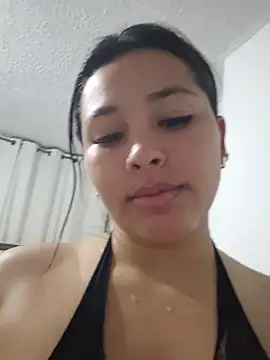 caylinhot7 online show from April 12, 2026, 11:32 pm