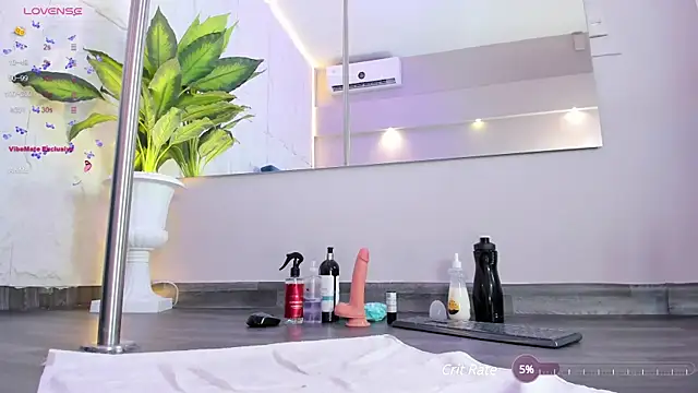 Snapshot of SaraFerrerx chatting on March 8, 2025, 2:55 am SaraFerrerx online show from March 8, 2025, 2:55 am