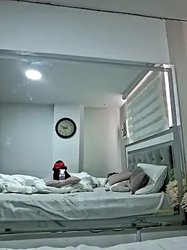 Doll Loren online show from September 13, 2025, 12:05 pm