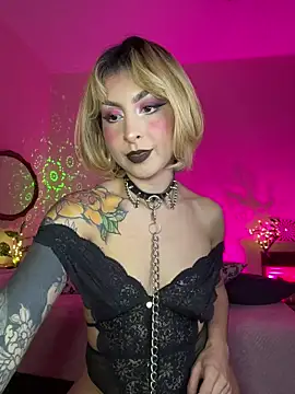 Cinamoonn online show from March 10, 2026, 11:43 pm