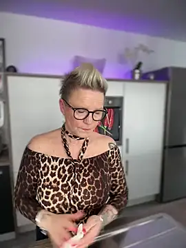 German Milf online show from February 18, 2025, 2:06 pm