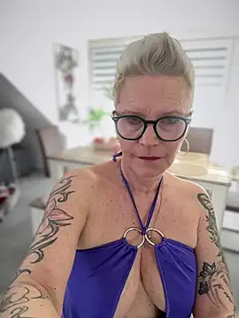 German Milf online show from March 3, 2025, 1:42 pm