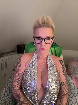 German Milf online show from November 28, 2025, 1:58 pm