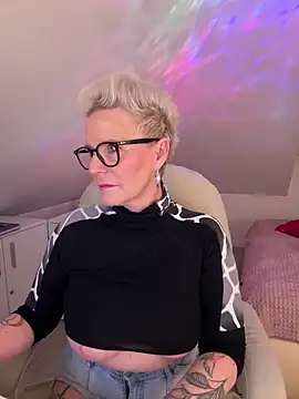 German Milf online show from April 14, 2026, 12:33 pm