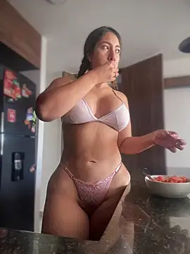 daniela henao online show from December 4, 2025, 8:06 pm