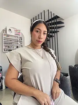 daniela henao online show from April 14, 2026, 2:56 pm