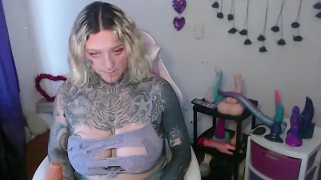 SLOPPYTITSS online show from April 7, 2026, 10:42 pm