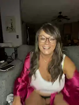 Snapshot of cowgirlc chatting on February 5, 2025, 3:23 am cowgirlc online show from February 5, 2025, 3:23 am