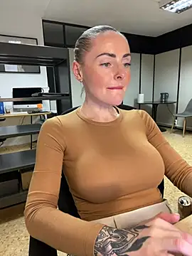 EmaSalis online show from February 1, 2025, 4:22 pm