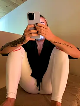 EmaSalis online show from September 19, 2025, 8:27 am