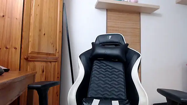 Lisakisss online show from October 18, 2025, 5:54 am