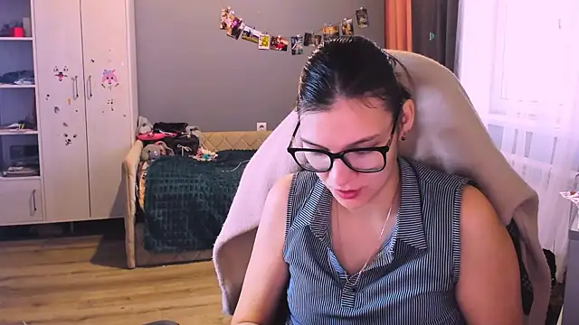 MollyLollipop online show from December 15, 2025, 5:55 am