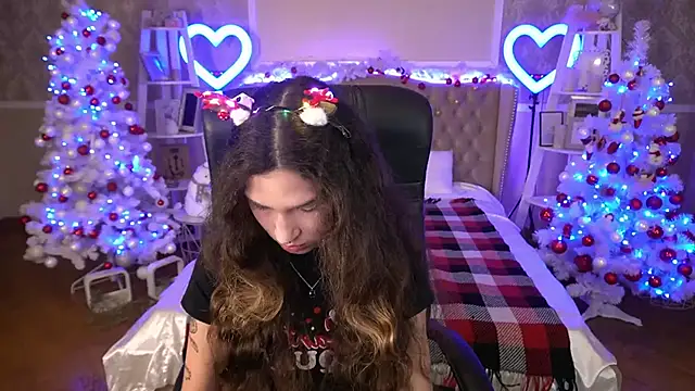 BabyFlowerr online show from December 25, 2024, 7:45 pm