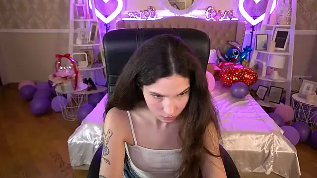 BabyFlowerr online show from February 7, 2025, 10:52 pm