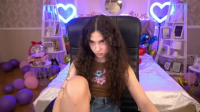 BabyFlowerr online show from February 11, 2025, 5:05 am