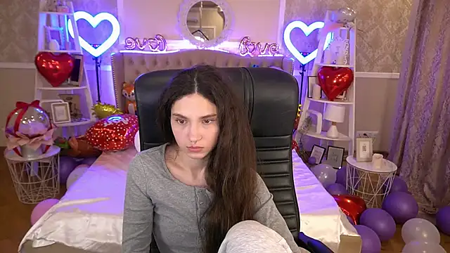 BabyFlowerr online show from February 20, 2025, 5:01 am