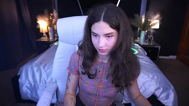 BabyFlowerr online show from October 12, 2025, 6:51 pm