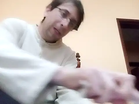 Snapshot of White_rabbit_ chatting on January 10, 2025, 2:23 pm White rabbit online show from January 10, 2025, 2:23 pm