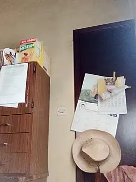 Snapshot of White_rabbit_ chatting on January 21, 2025, 2:37 pm White rabbit online show from January 21, 2025, 2:37 pm