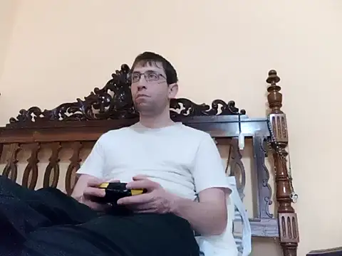 Snapshot of White_rabbit_ chatting on February 7, 2025, 2:58 pm White rabbit online show from February 7, 2025, 2:58 pm