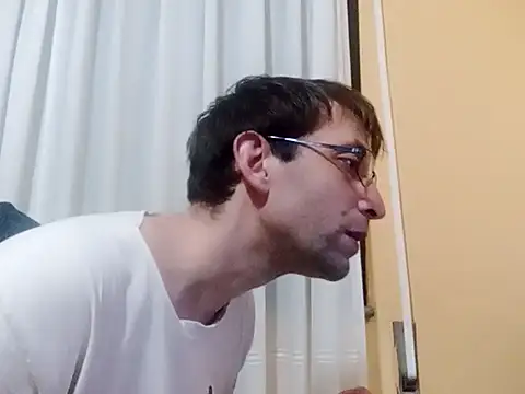 Snapshot of White_rabbit_ chatting on March 14, 2025, 9:32 pm White rabbit online show from March 14, 2025, 9:32 pm