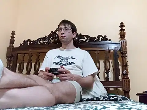 Snapshot of White_rabbit_ chatting on March 19, 2025, 11:03 pm White rabbit online show from March 19, 2025, 11:03 pm