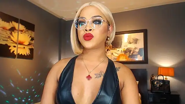 MarryQueen22 online show from May 10, 2026, 11:10 pm