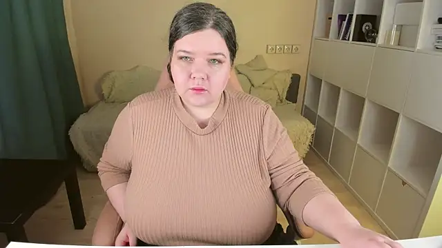 Snapshot of PlumPie chatting on October 11, 2025, 10:08 pm PlumPie online show from October 11, 2025, 10:08 pm