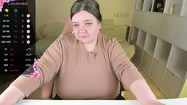 Snapshot of PlumPie chatting on October 19, 2025, 1:23 pm PlumPie online show from October 19, 2025, 1:23 pm