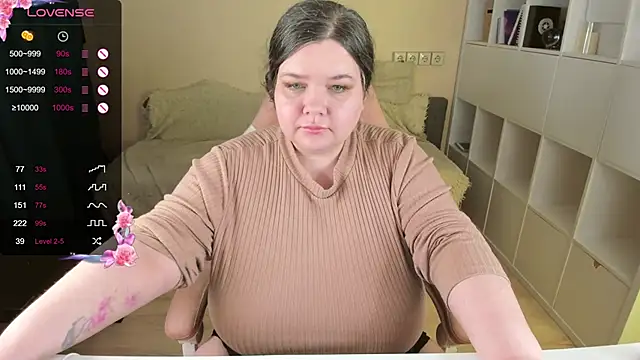 PlumPie online show from November 10, 2025, 12:20 am