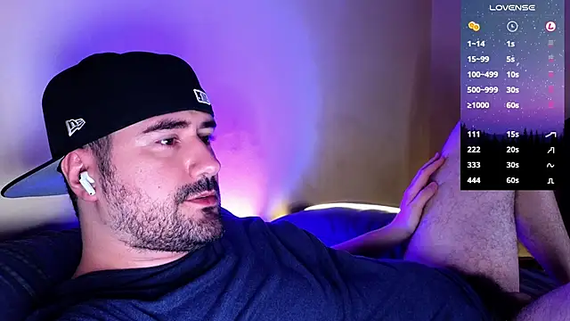 Snapshot of DominantTheo chatting on January 3, 2025, 2:32 am DominantTheo online show from January 3, 2025, 2:32 am