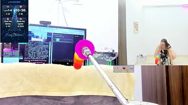 Paulina Davis  online show from December 20, 2025, 11:45 pm