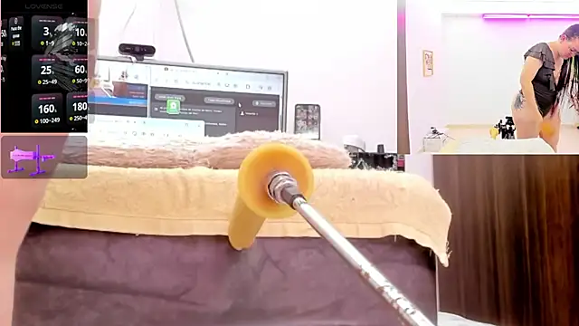 Paulina Davis  online show from February 19, 2026, 12:28 am