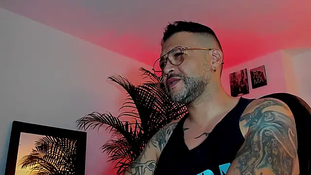 MrFrank tattoo online show from December 17, 2024, 2:44 am