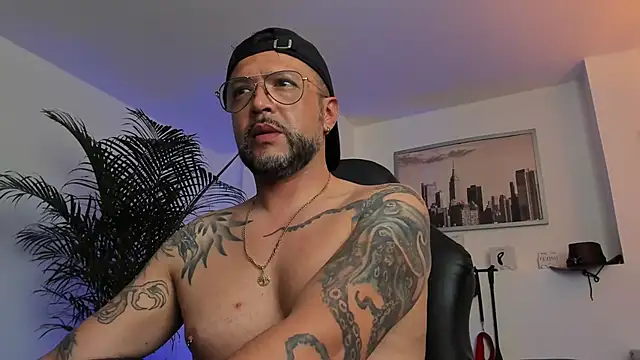 MrFrank tattoo online show from January 29, 2025, 10:11 pm