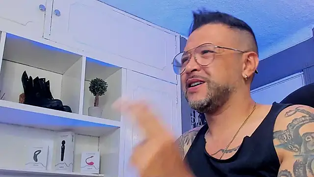 MrFrank tattoo online show from March 15, 2025, 7:16 pm