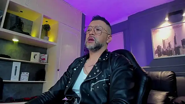 Snapshot of MrFrank_tattoo chatting on February 8, 2026, 10:18 am MrFrank tattoo online show from February 8, 2026, 10:18 am